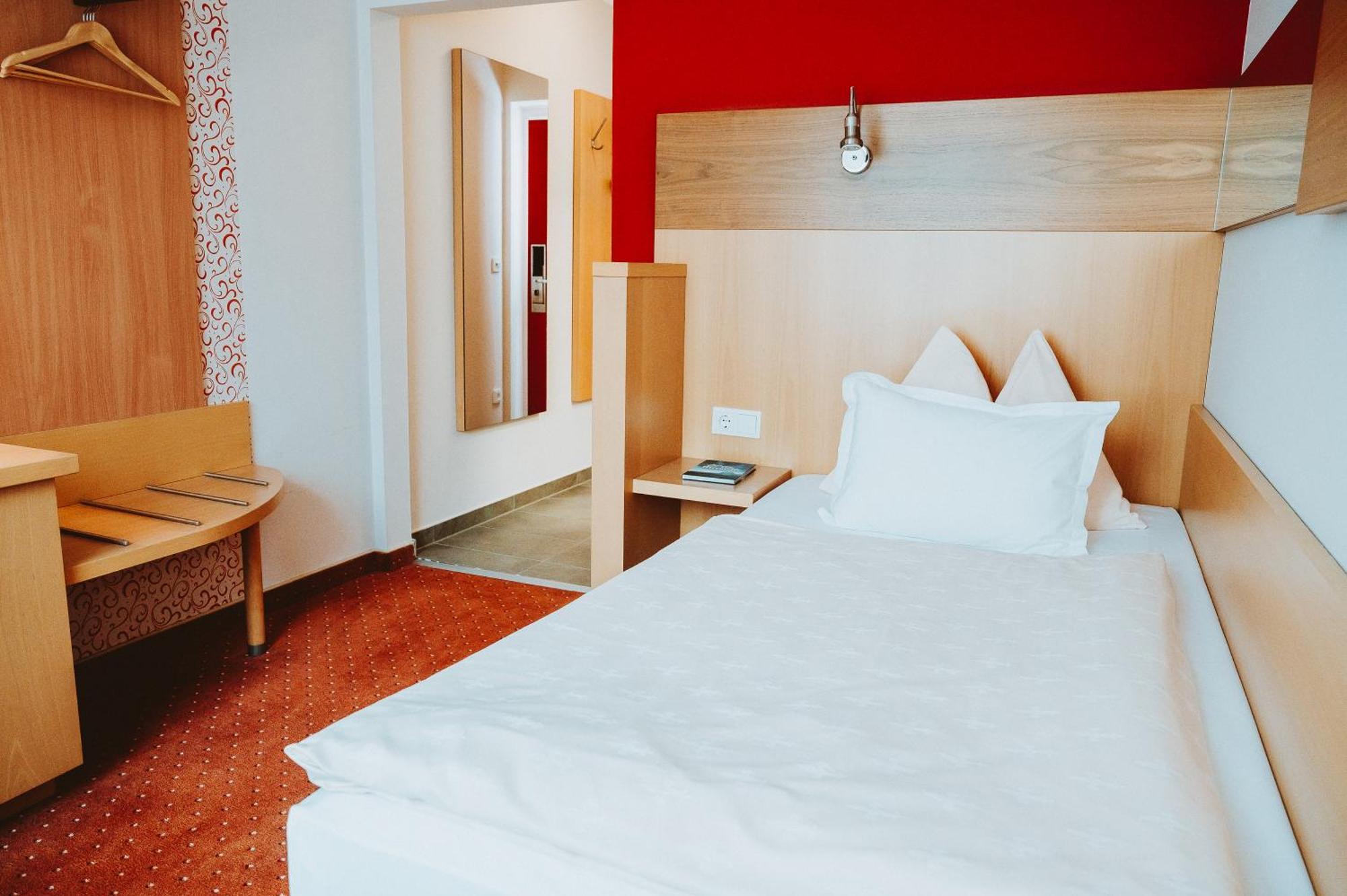 Hotel Bruecklwirt Niklasdorf Zewnętrze zdjęcie